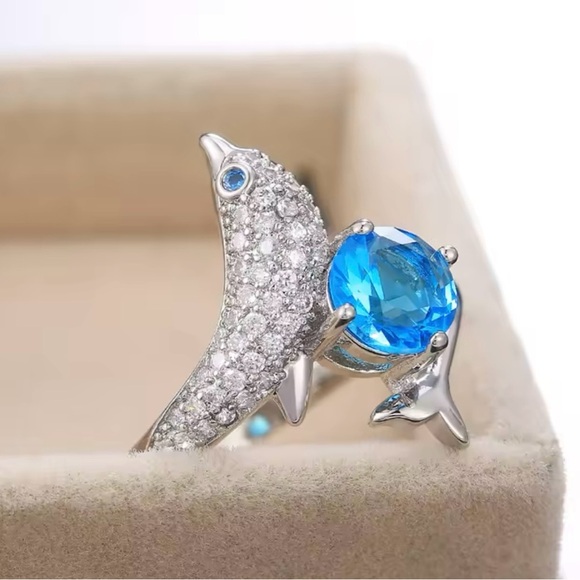 Elegant Silver Dolphin Ring with Blue Gemstone size 8 - Picture 3 of 6